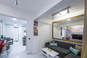 Lovely Studio w/Small Yard in Cihangir